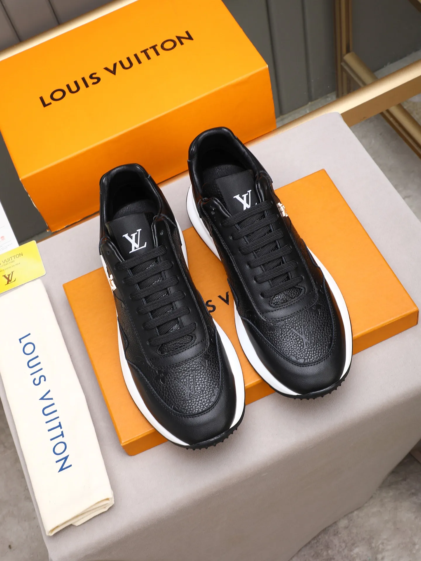 Men's shoes 💰460 [LV] Imported calfskin embossed, breathable first-layer sheep lining ✊✊Fashionable, crisp, stylish, more eye-catching and more classy. It will subvert the old idea and be a must-have for fashionistas who want to spend time with you! Must keep it for yourself! High and comfortable but low, high-end quality workmanship. 38-44 (45 customized)